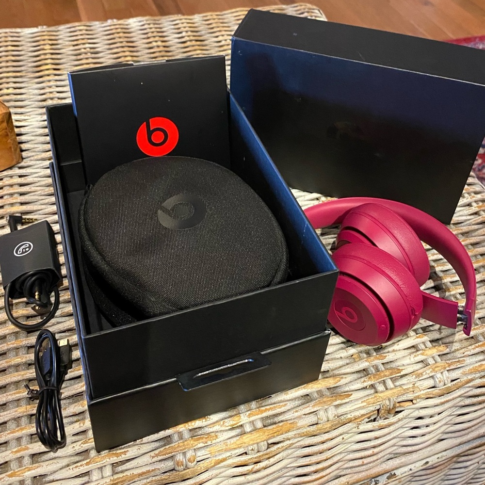 Red Wireless Beats Solo 3